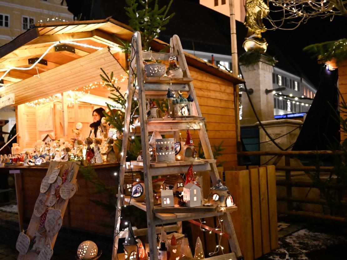 Das Bild zeigt den Wemdinger Weihnachtsmarkt.