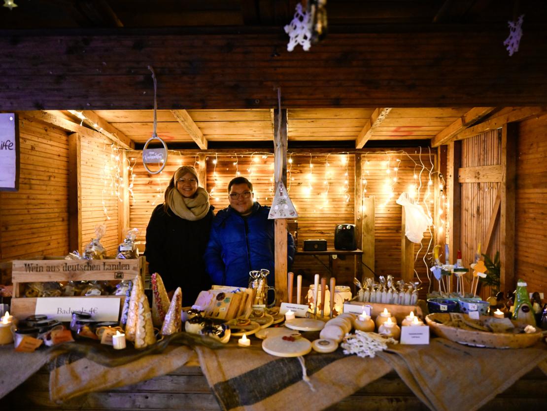 Das Bild zeigt den Wemdinger Weihnachtsmarkt.