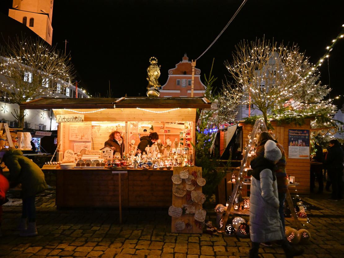 Das Bild zeigt den Wemdinger Weihnachtsmarkt.
