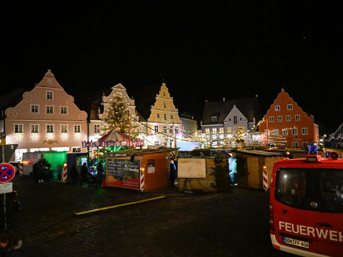 Das Bild zeigt den Wemdinger Weihnachtsmarkt.