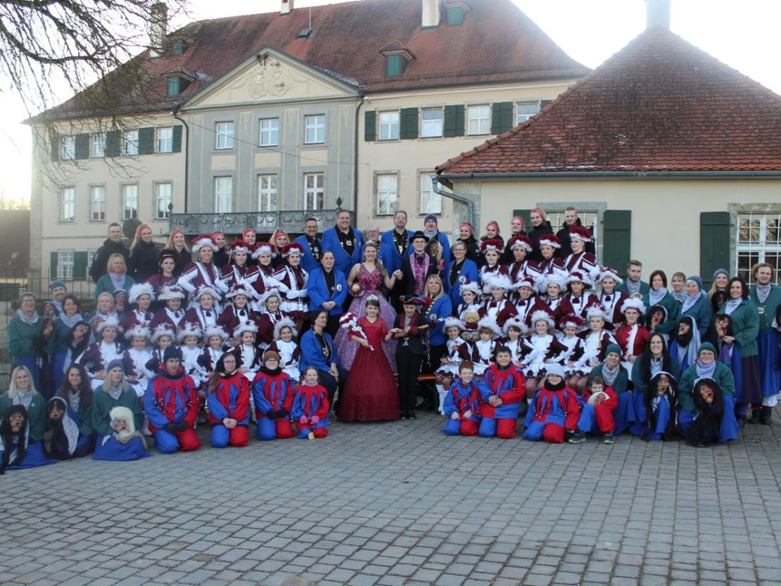 Der Große Hofstaat 2024 in Amerdingen mit Prinzenpaaren, Garde, Flying Tigers und Truden.