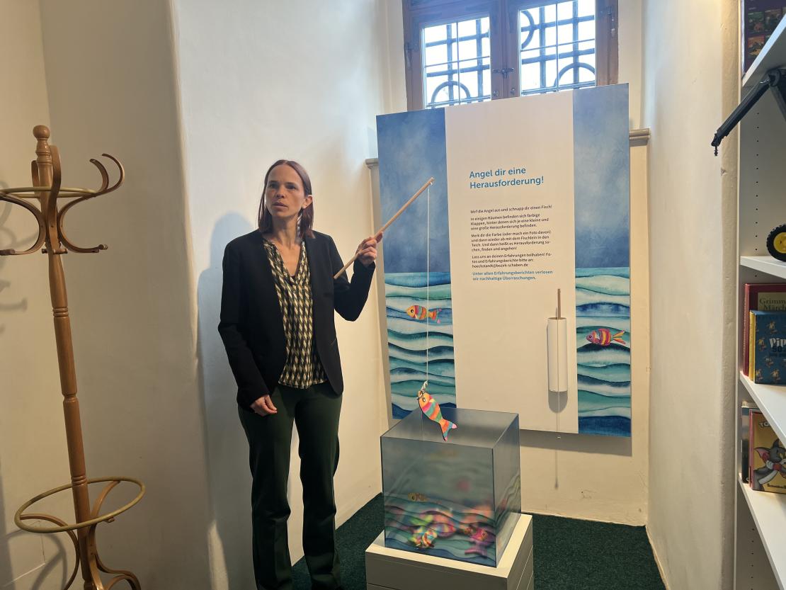 Das Bild zeigt die Ausstellung „Bist du noch zu retten? Nachhaltigkeit – bierernst & bleischwer!“