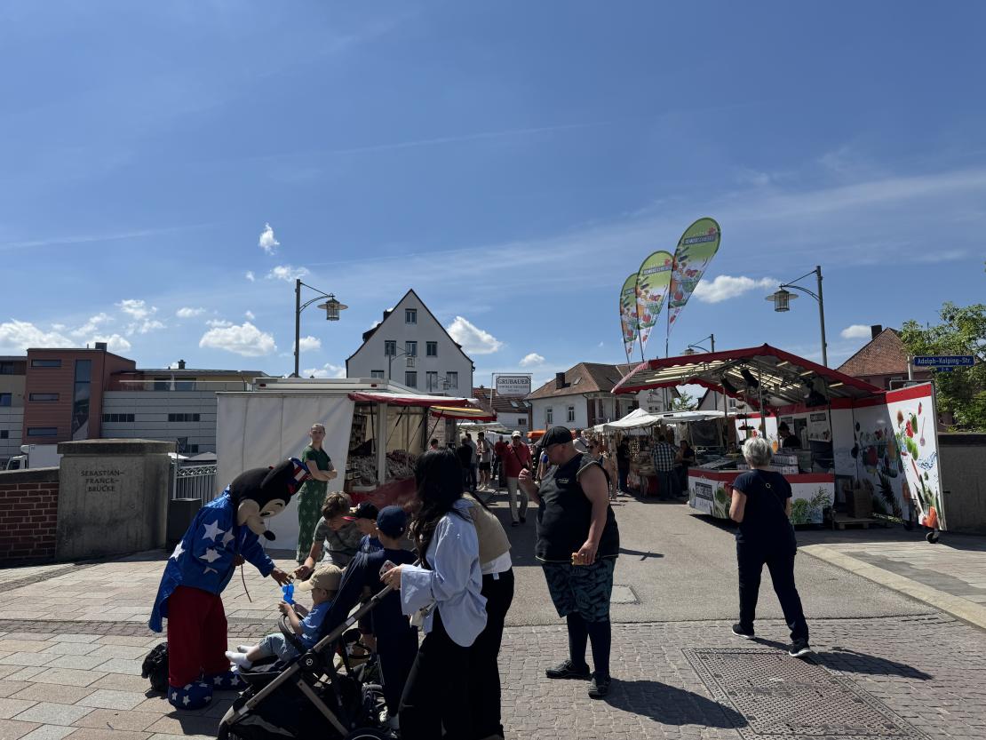 Das Bild zeigt Impressionen vom Donauwörther Maimarkt 2024.