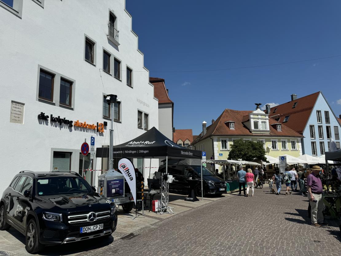 Das Bild zeigt Impressionen vom Donauwörther Maimarkt 2024.