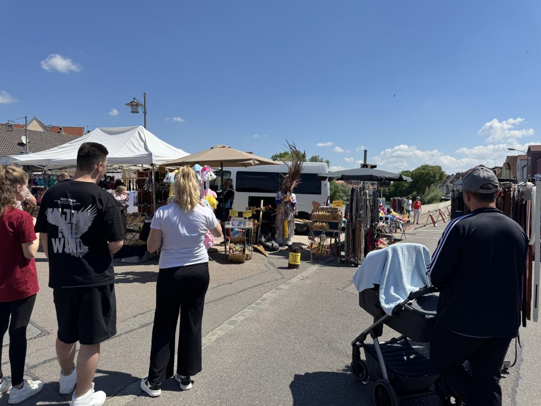Das Bild zeigt Impressionen vom Donauwörther Maimarkt 2024.