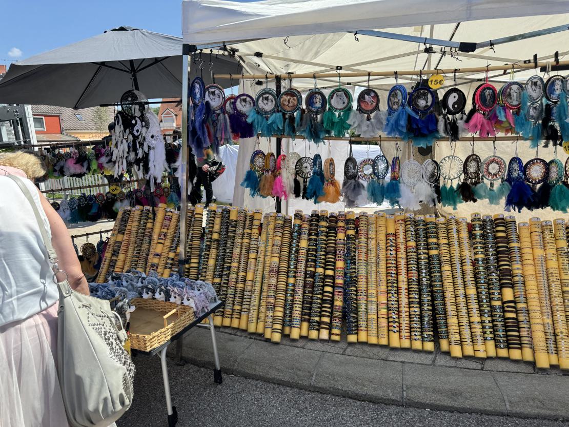 Das Bild zeigt Impressionen vom Donauwörther Maimarkt 2024.