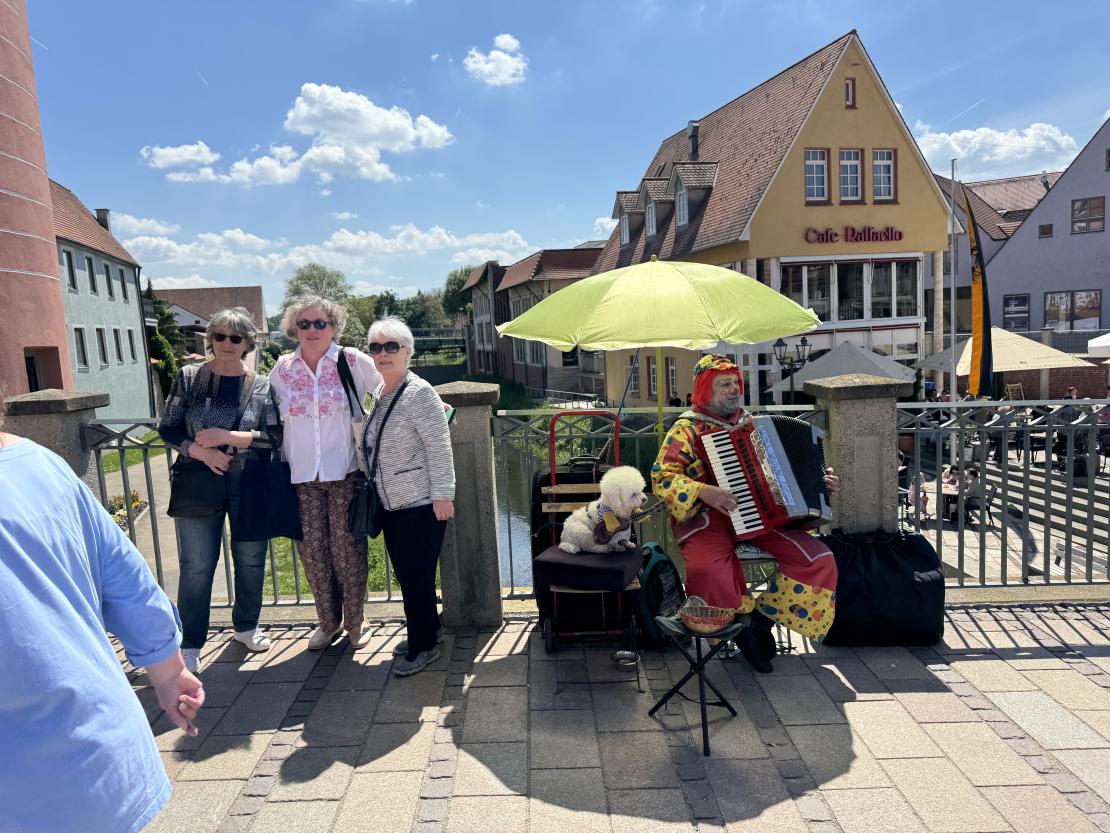 Das Bild zeigt Impressionen vom Donauwörther Maimarkt 2024.