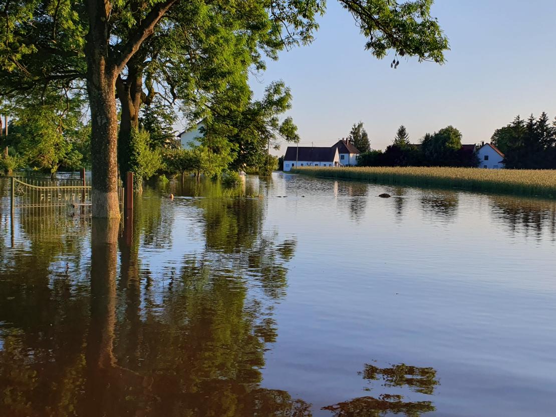 Hier sieht man das Hochwasser in Zusum.