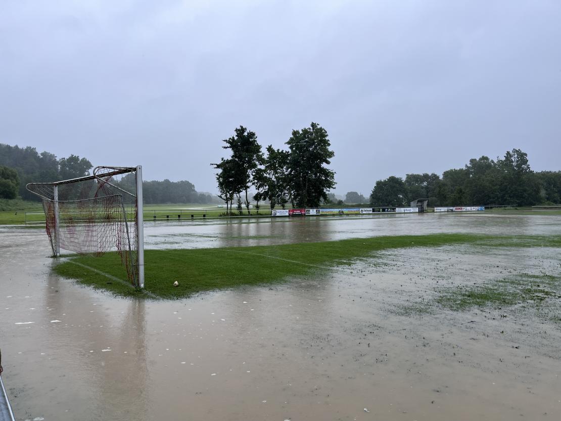 Überflutung Altisheim Sportplatz