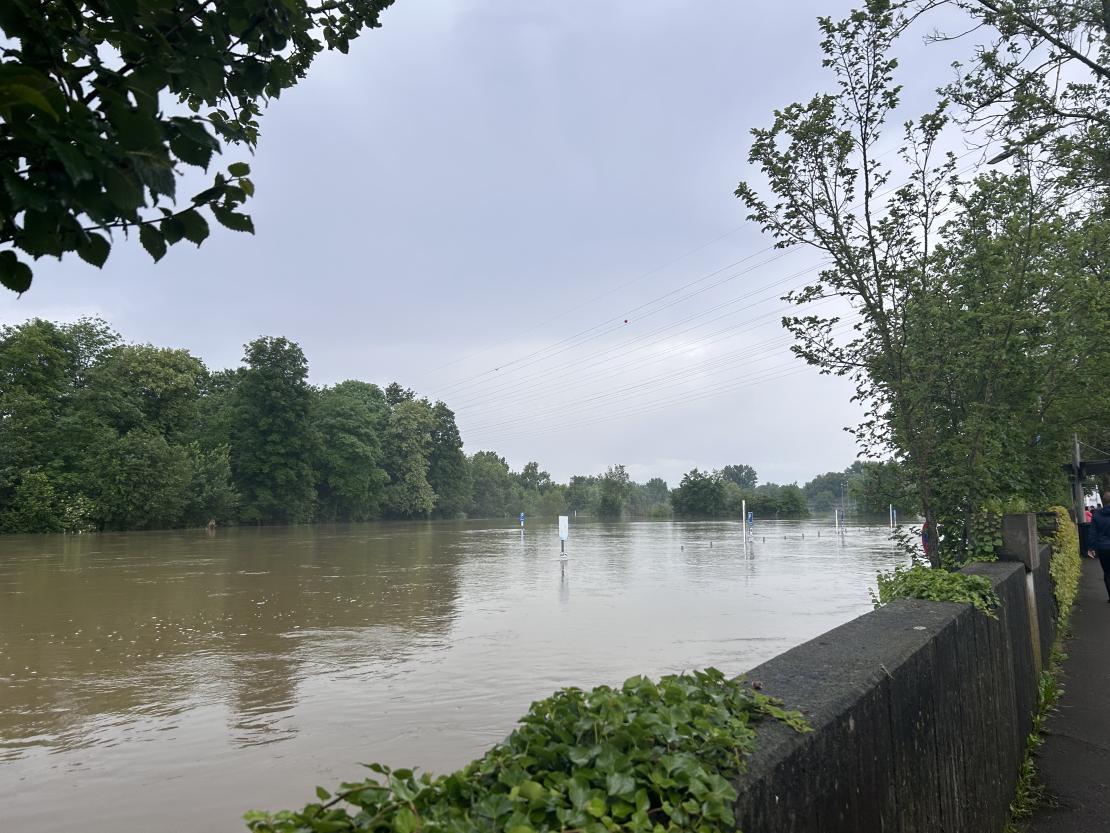 Parkplatz bei Airbus Helicopters. 