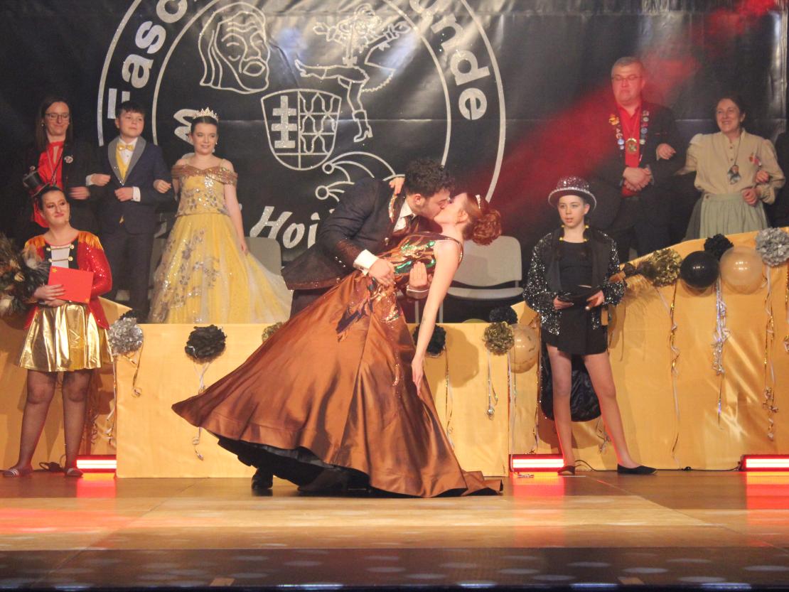 Das Bild zeigt Impressionen der Prunksitzung. 