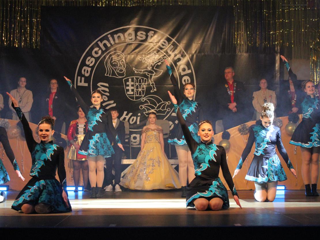 Das Bild zeigt Impressionen der Prunksitzung. 