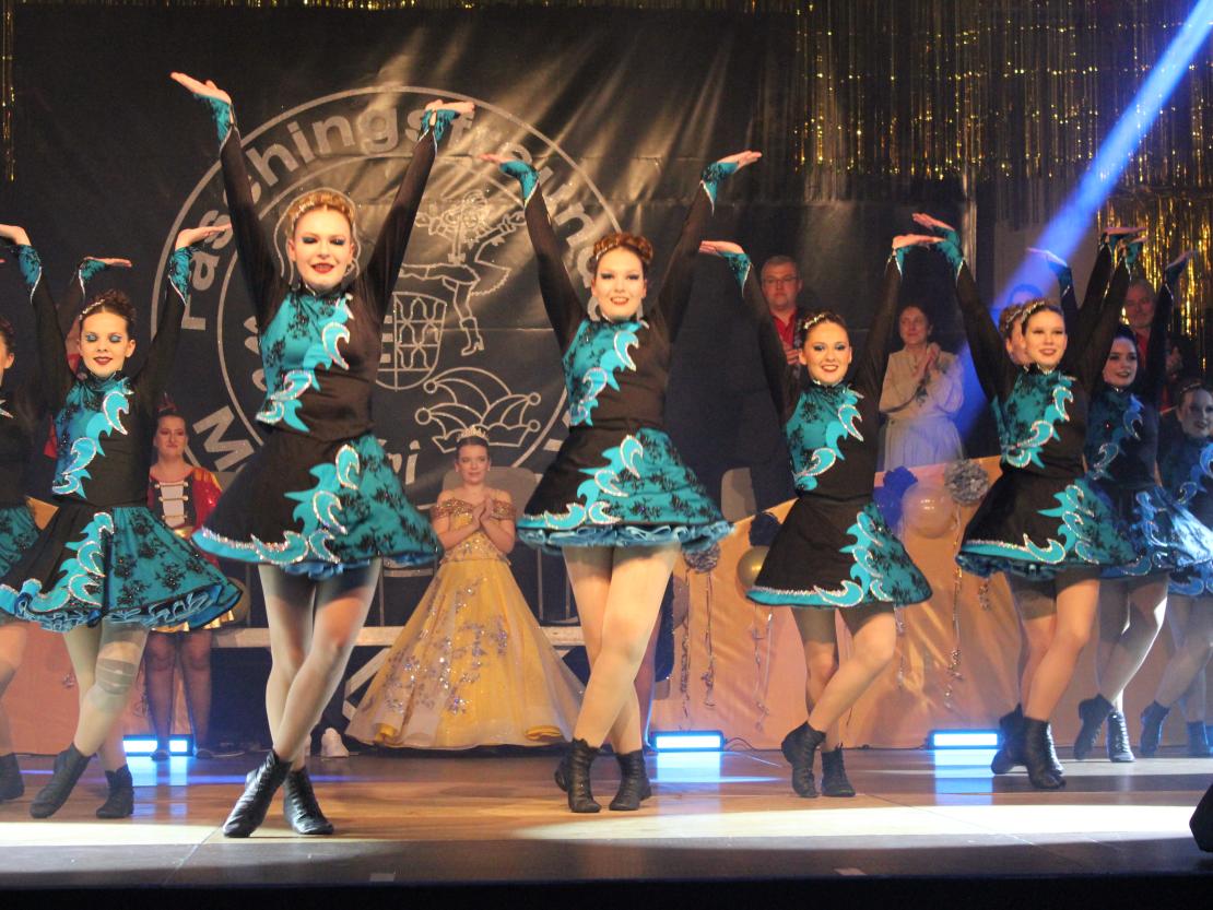 Das Bild zeigt Impressionen der Prunksitzung. 