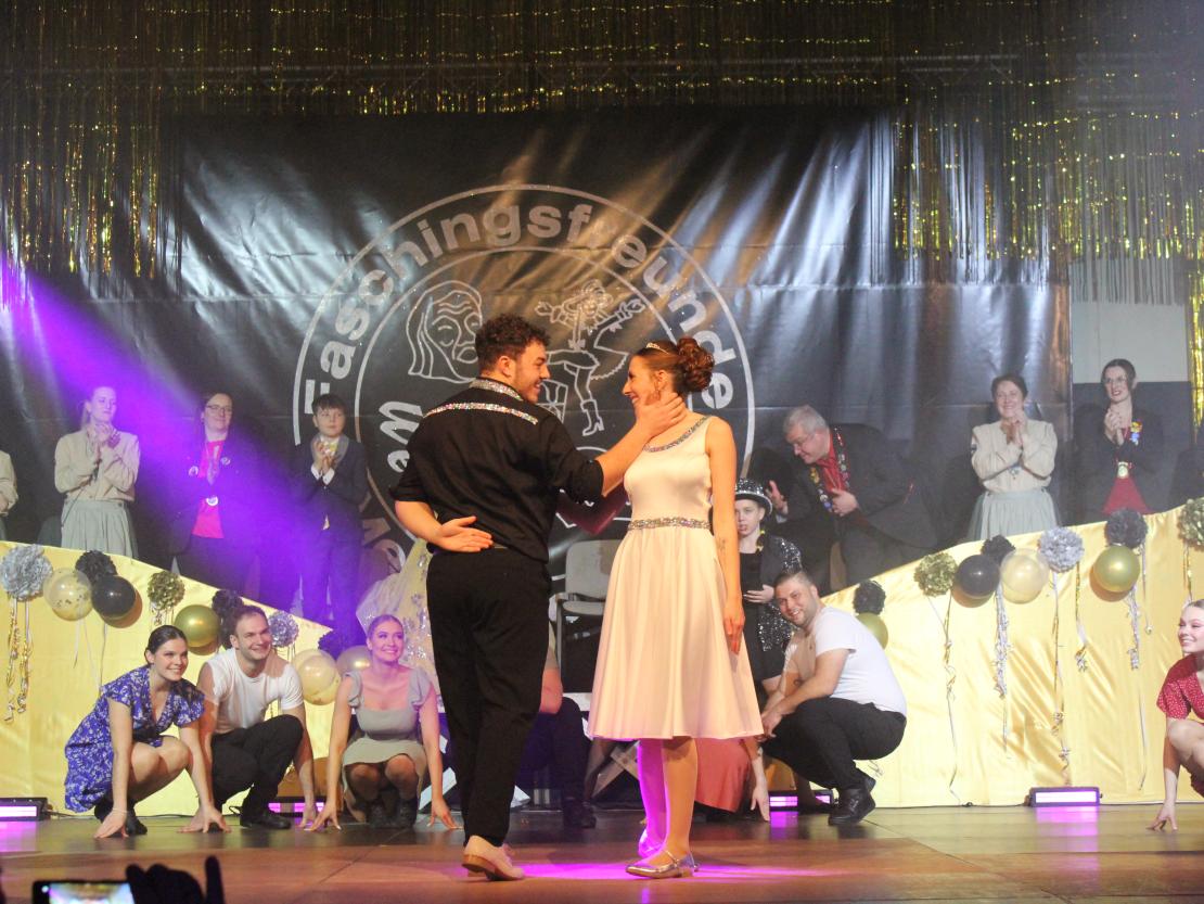 Das Bild zeigt Impressionen der Prunksitzung. 