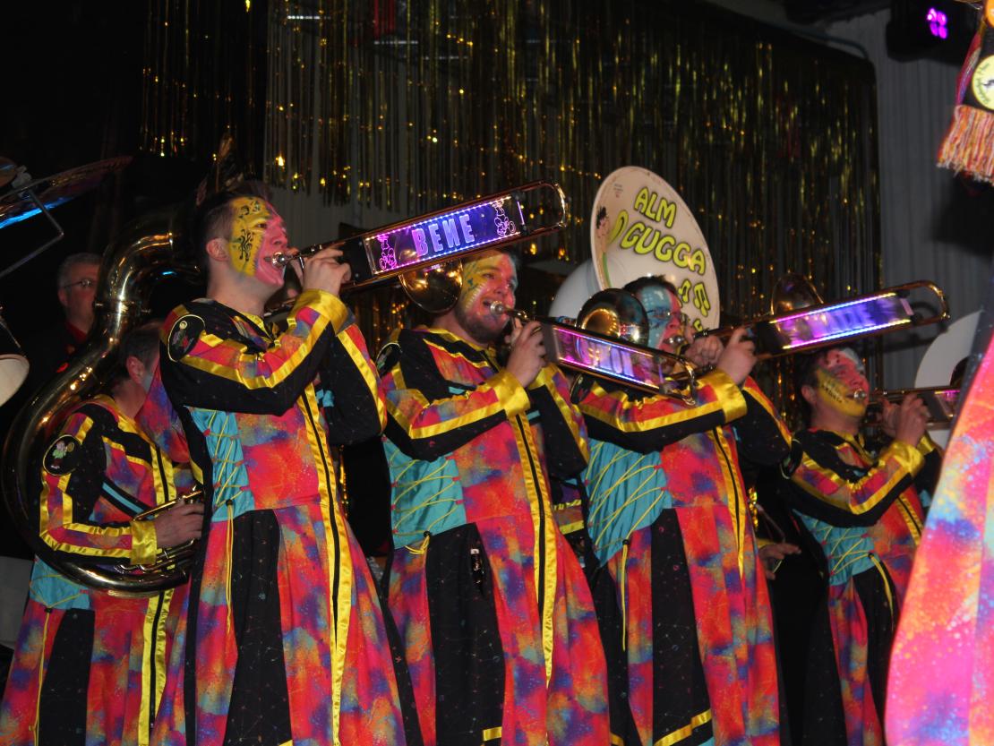 Das Bild zeigt Impressionen der Prunksitzung. 