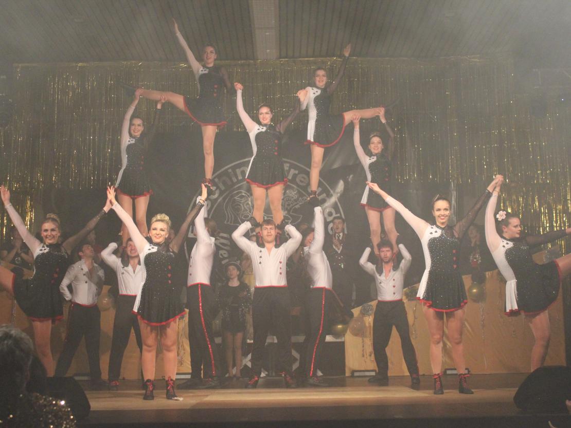 Das Bild zeigt Impressionen der Prunksitzung. 