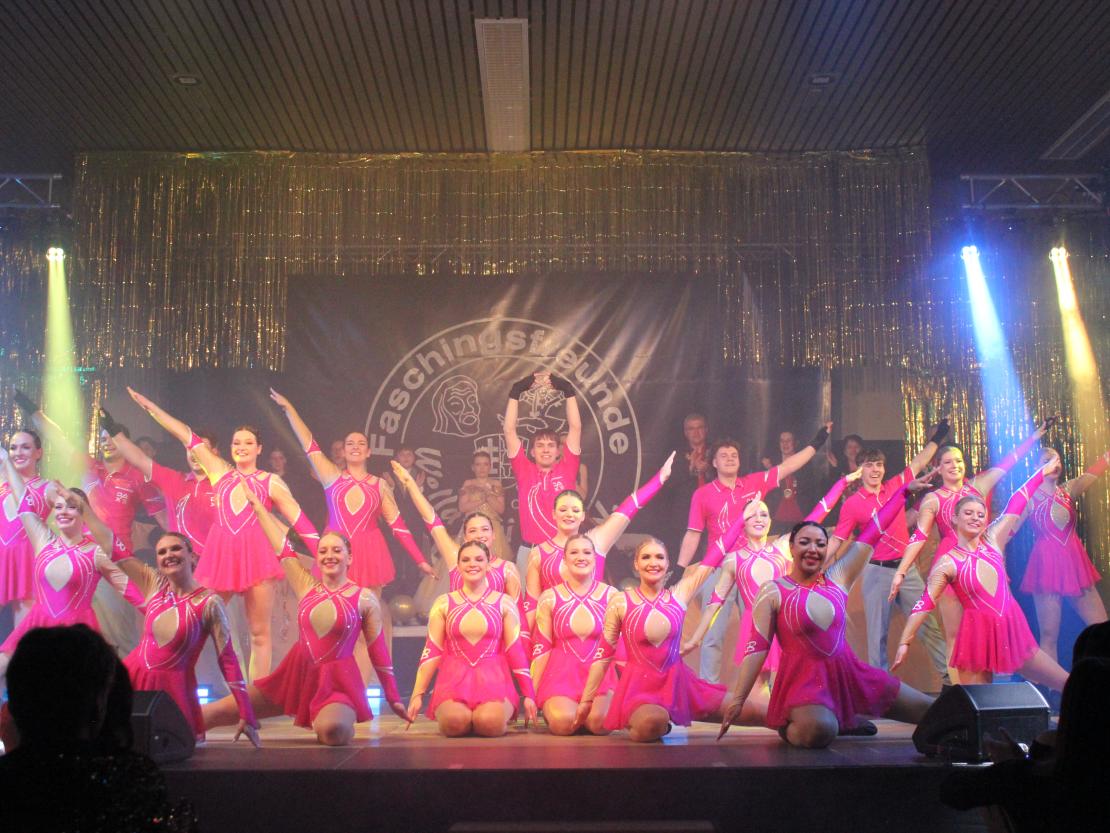 Das Bild zeigt Impressionen der Prunksitzung. 