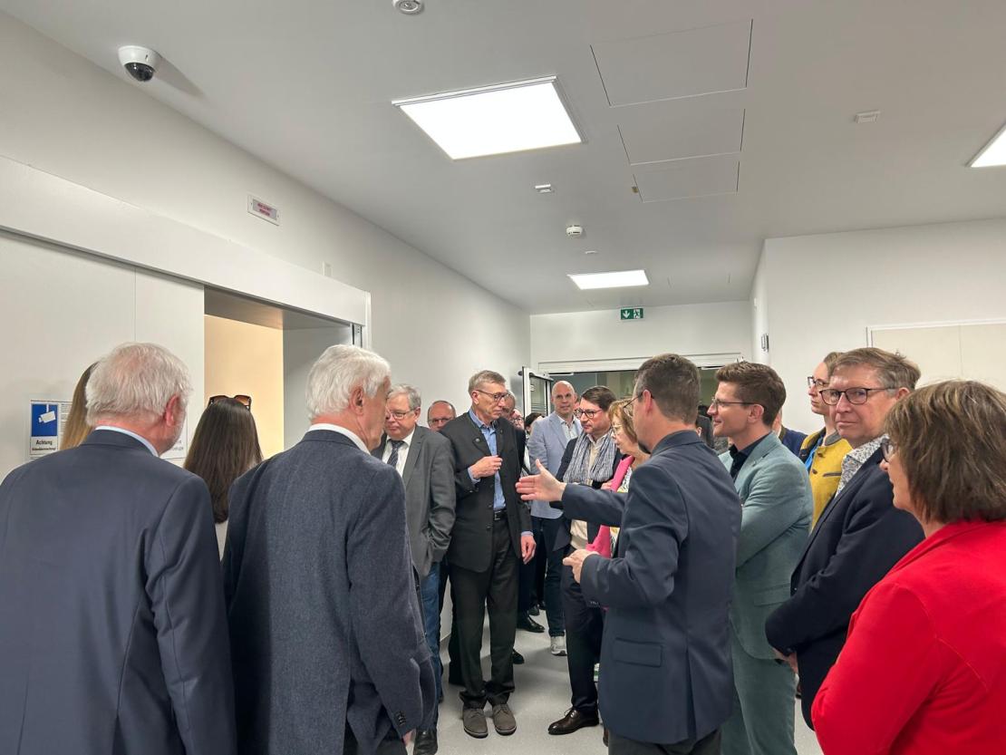 Das Bild zeigt Eindrücke von der Eröffnung des neuen Herzkatheters in Nördlingen. 