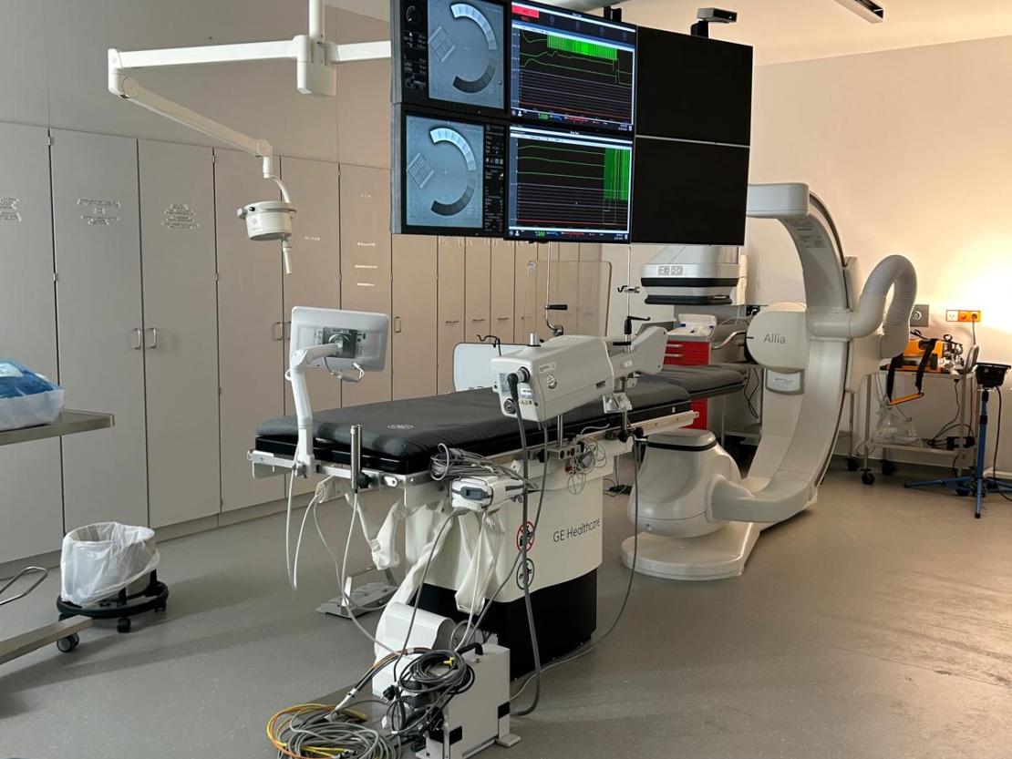 Das Bild zeigt Eindrücke von der Eröffnung des neuen Herzkatheters in Nördlingen. 