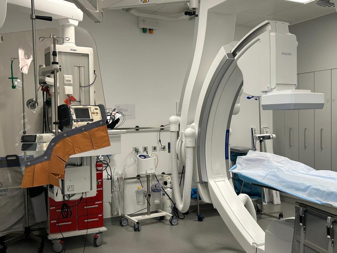 Das Bild zeigt Eindrücke von der Eröffnung des neuen Herzkatheters in Nördlingen. 