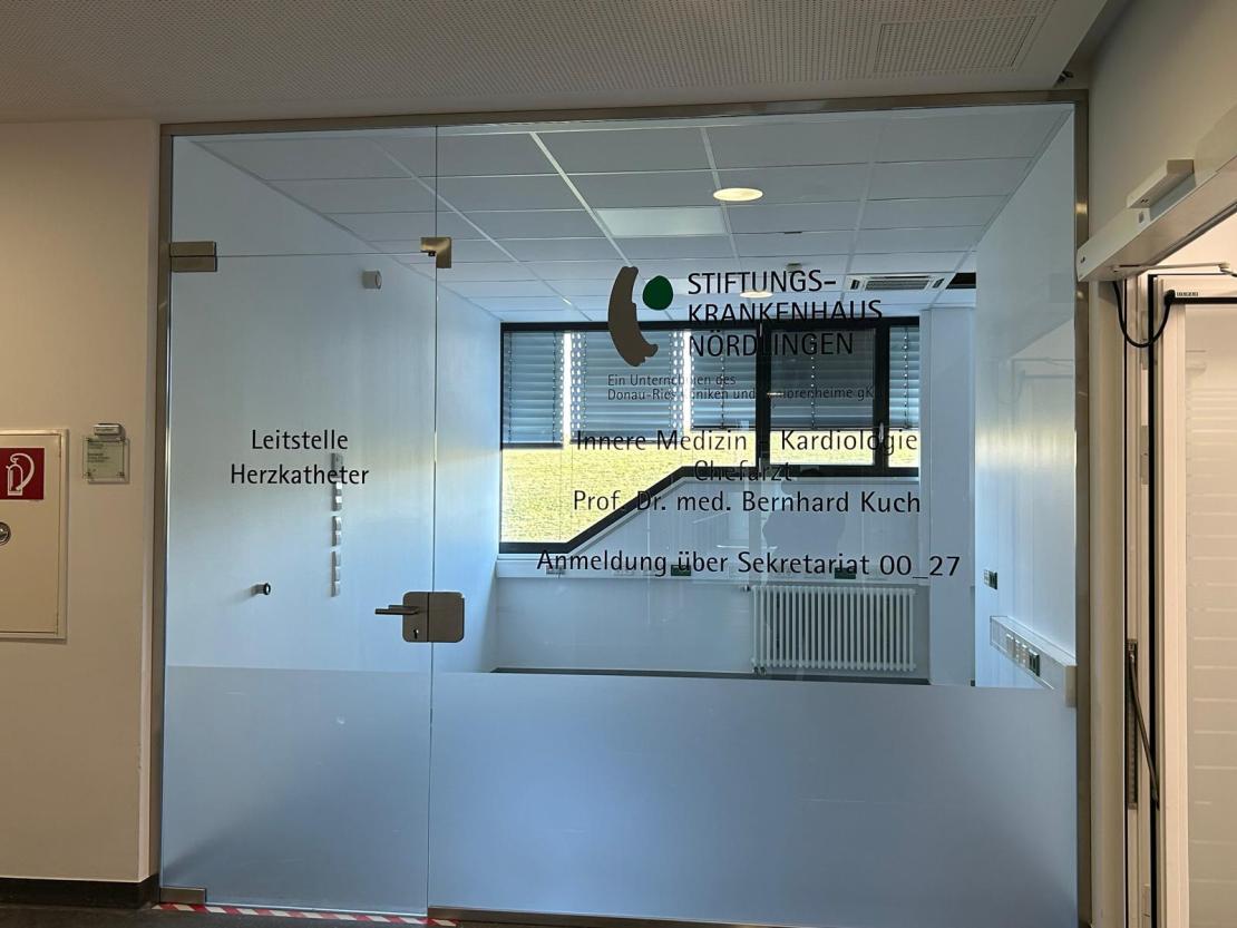 Das Bild zeigt Eindrücke von der Eröffnung des neuen Herzkatheters in Nördlingen. 