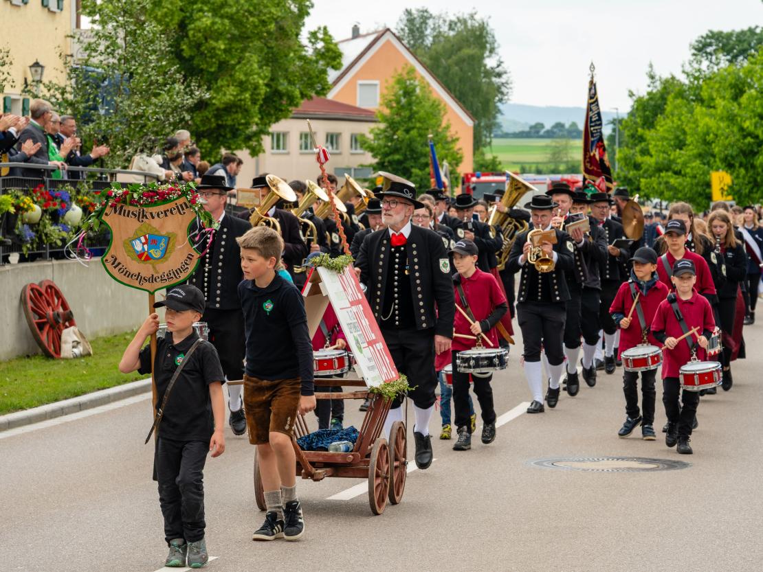 Feuerwehr Deiningen Festumzug 2025