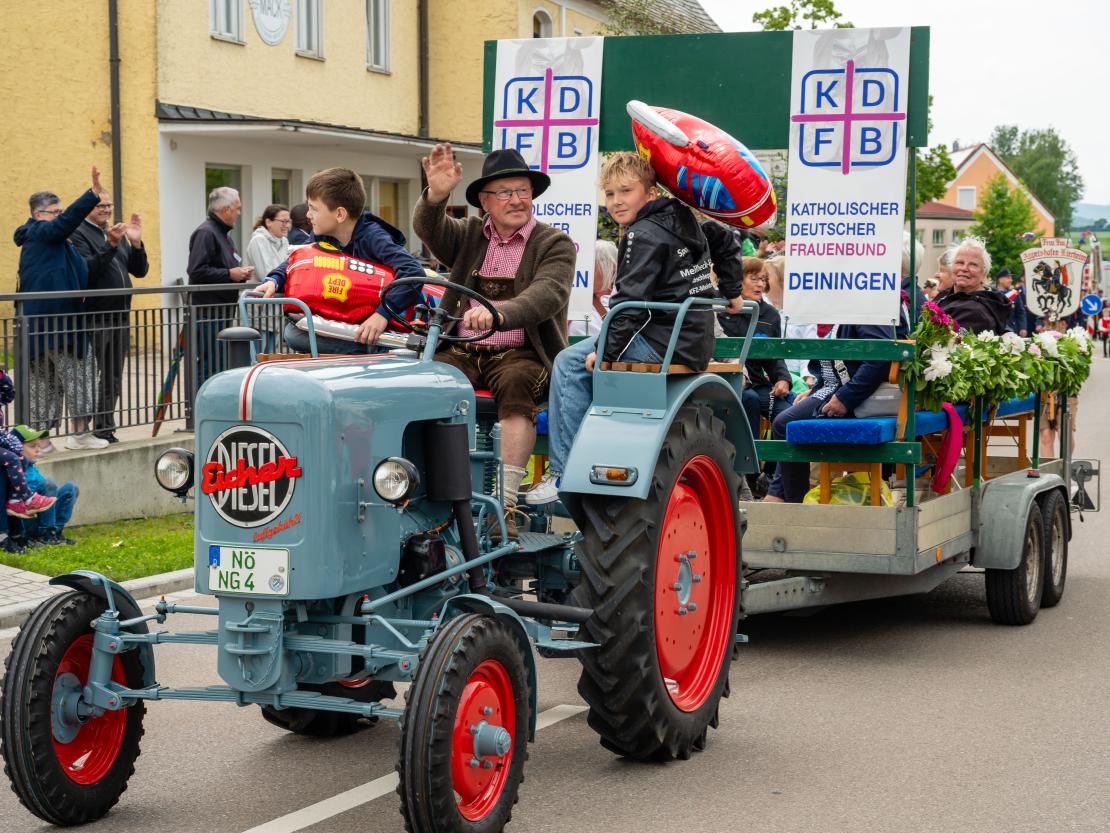 Feuerwehr Deiningen Festumzug 2025