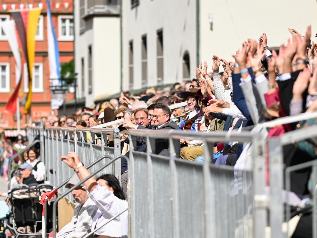 Der große historische Festumzug in Nördlingen.