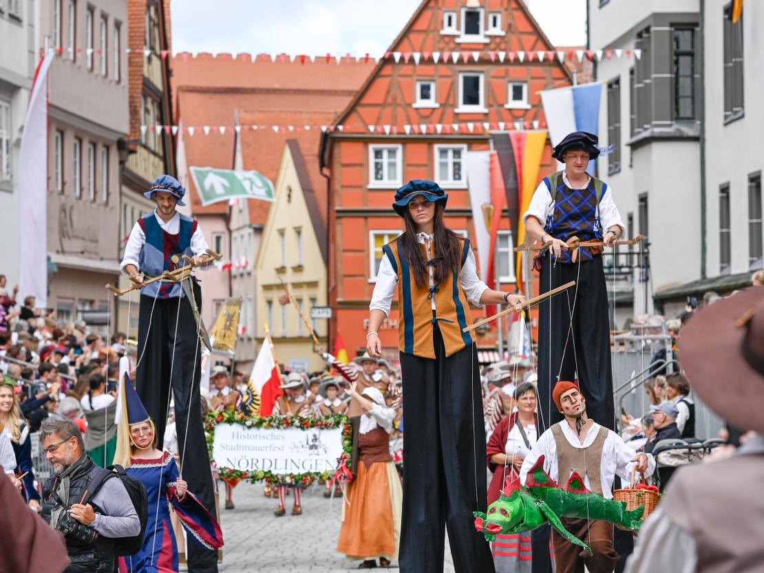 Der große historische Festumzug in Nördlingen.