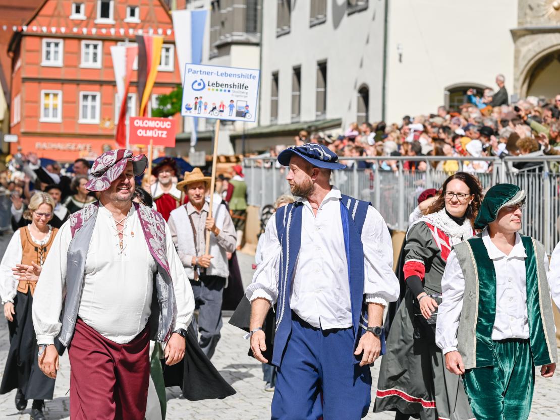 Der große historische Festumzug in Nördlingen.