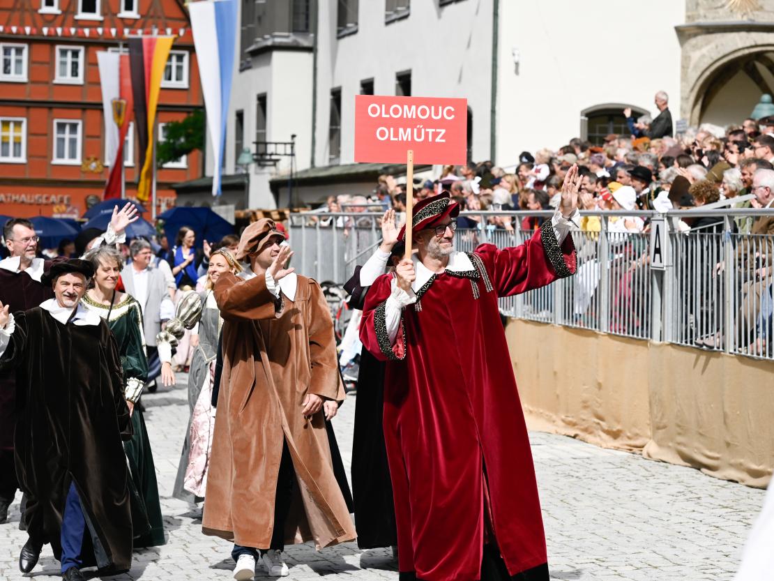 Der große historische Festumzug in Nördlingen.
