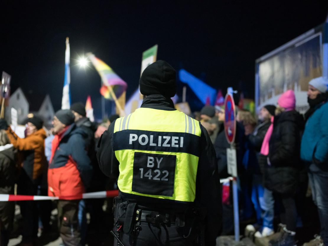 Wahlkampfveranstaltung AfD und Gegendemo