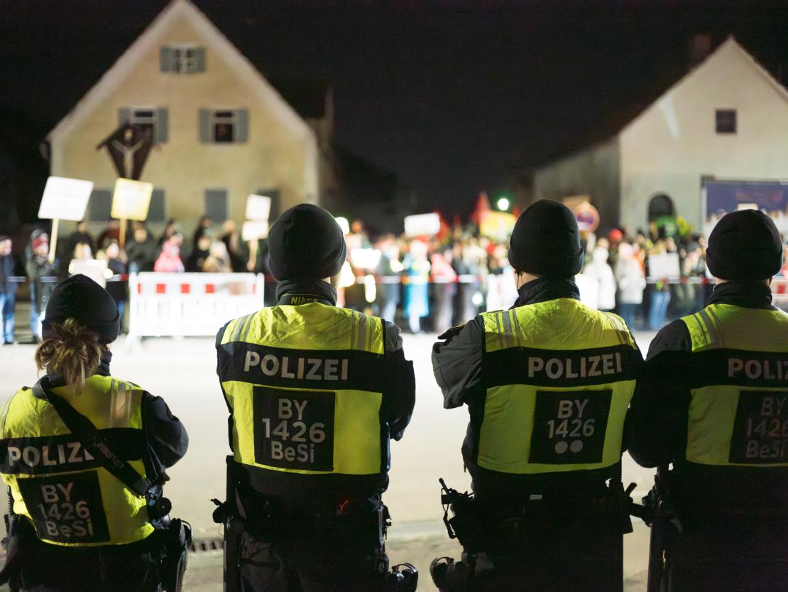 Wahlkampfveranstaltung AfD und Gegendemo