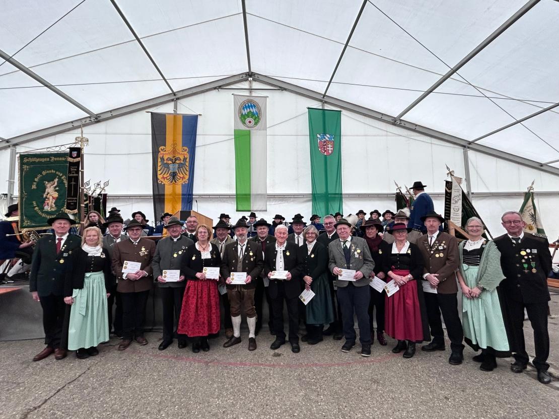 Schützen aus dem Schützengau Donau-Ries, denen an der Sebastianifeier 2026 der Sebastianiorden in Großgold verliehen wurde. 