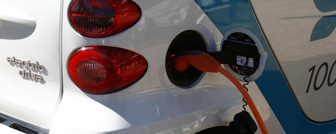 electric-car-558344_960_720