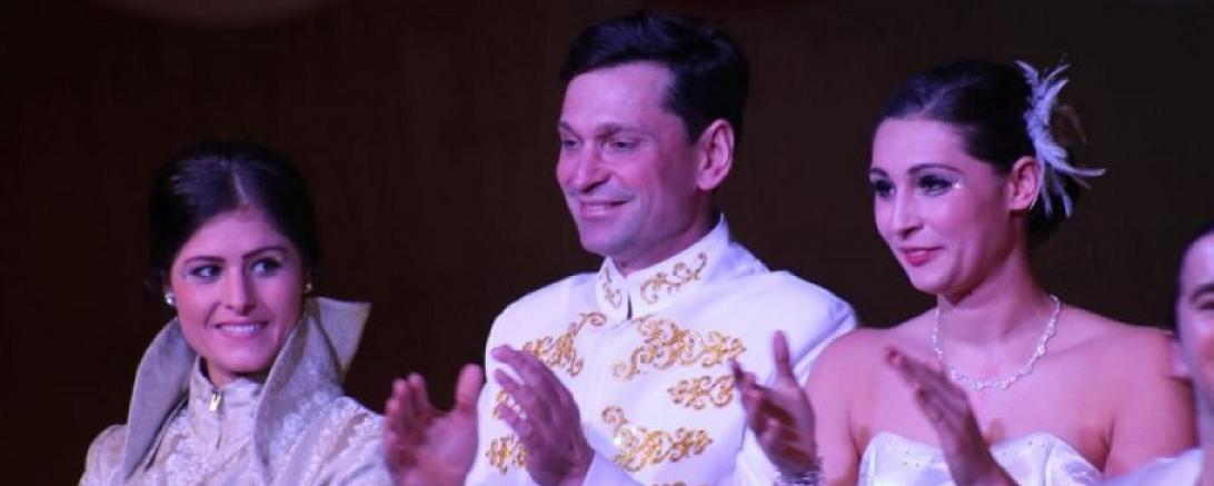 Chirstmas-on-Horses-001-980x652