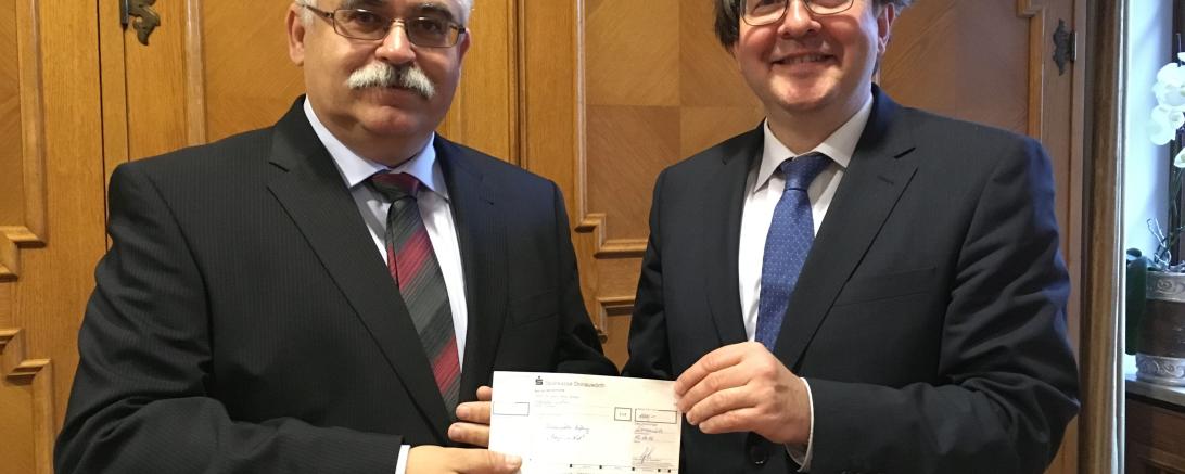 Spendenübergabe an OB Armin Neudert