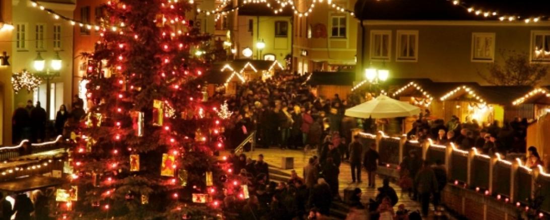 Das Bild zeigt den Weihnachtsmarkt Donauwörth