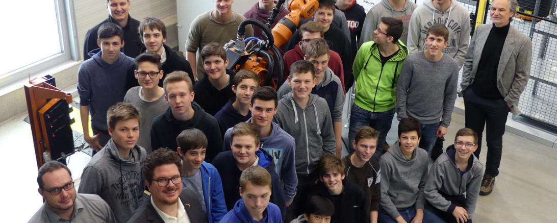 Maria_Stern_2_Gruppenfoto_neu