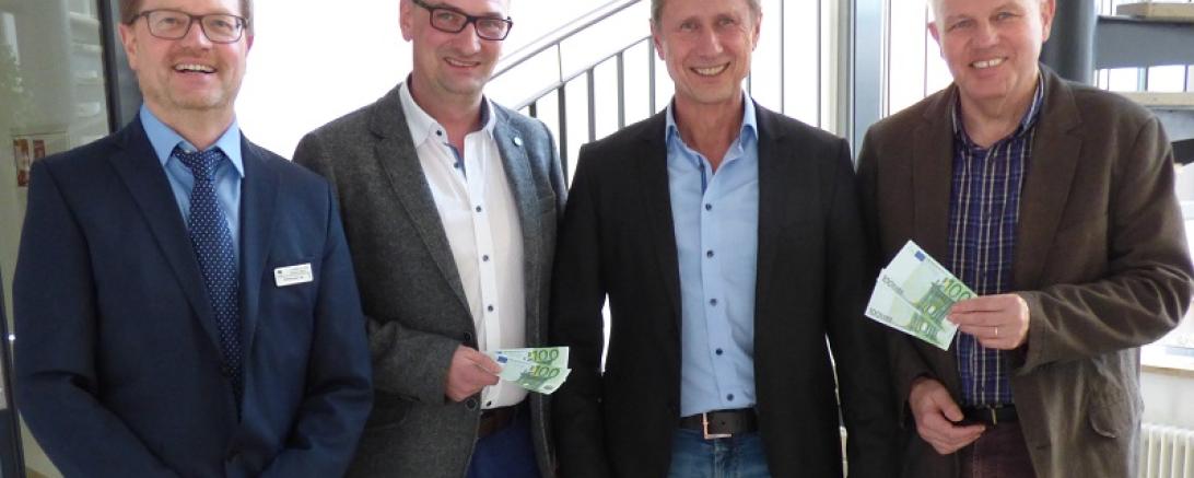 Landratsamt spendet für Verein „Kinder wollen leben, spielen, lachen“ 1