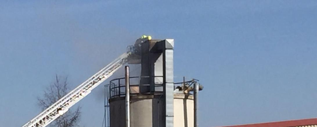 Pessenburgheim: Silo steht in Flammen