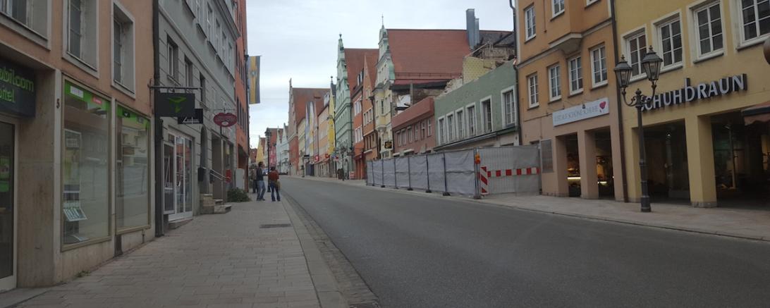 Reichsstraße ohne Verkehr