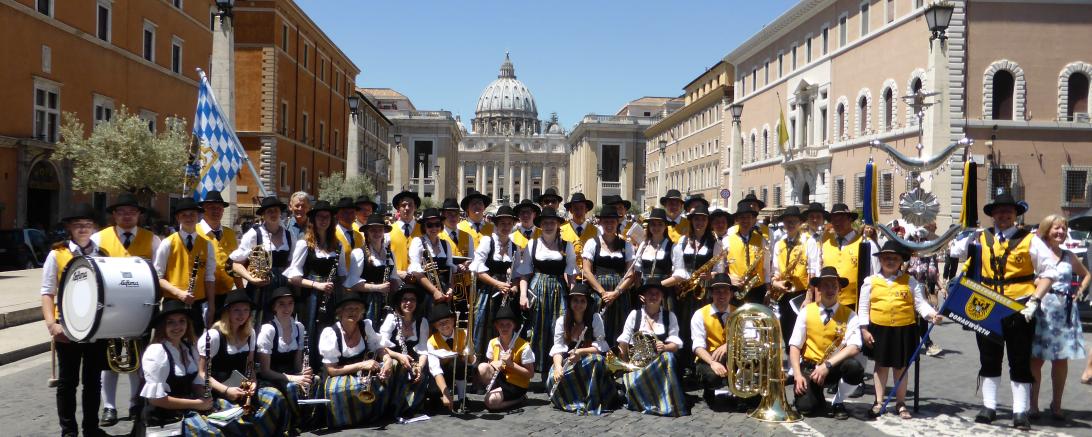 Staka DON Gruppe mit Petersdom