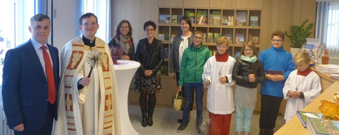 Einweihung Tourist-Info Tourist-Info Stadt Monheim - Monheimer Alb durch Kaplan Laurent Koch und BGM Günther Pfefferer - Bild Stadt Monheim