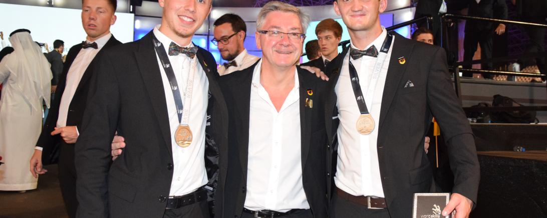 05_Betonbauer_Siegerehrung_Silber_Murati_und_Sch+n_mit_Experte_Luther_0559