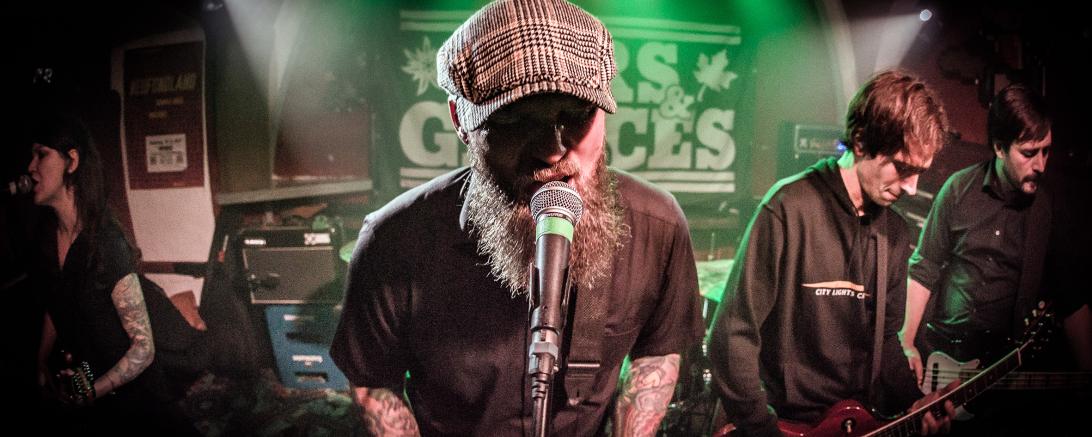 Aires_and_Graces_Live