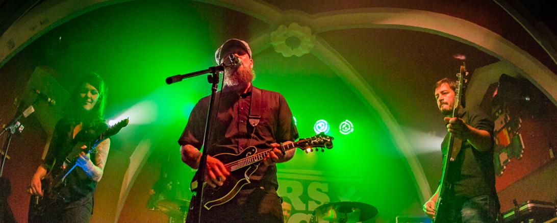 Aires_and_Graces_Live2