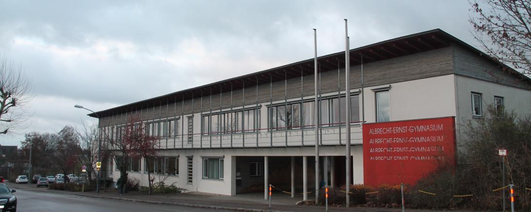Auf dem Bild zu sehen ist das Albrecht-Ernst-Gymnasium in Oettingen. 