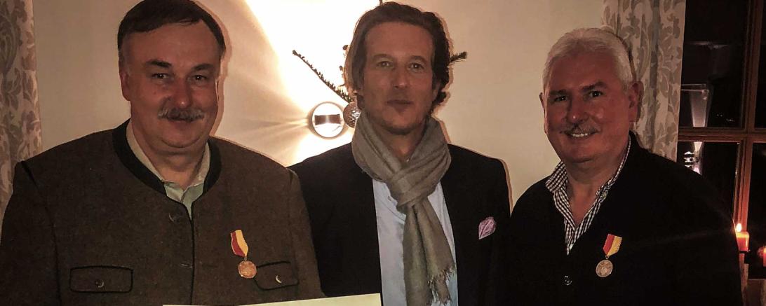 Auf diesem Bild sieht man Mitarbeiter bei der Ehrung vom Fürst Wallerstein Unternehmen.