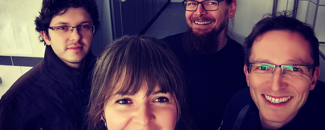 Das Bild zeigt die Mitglieder der Band Fire Devils. 